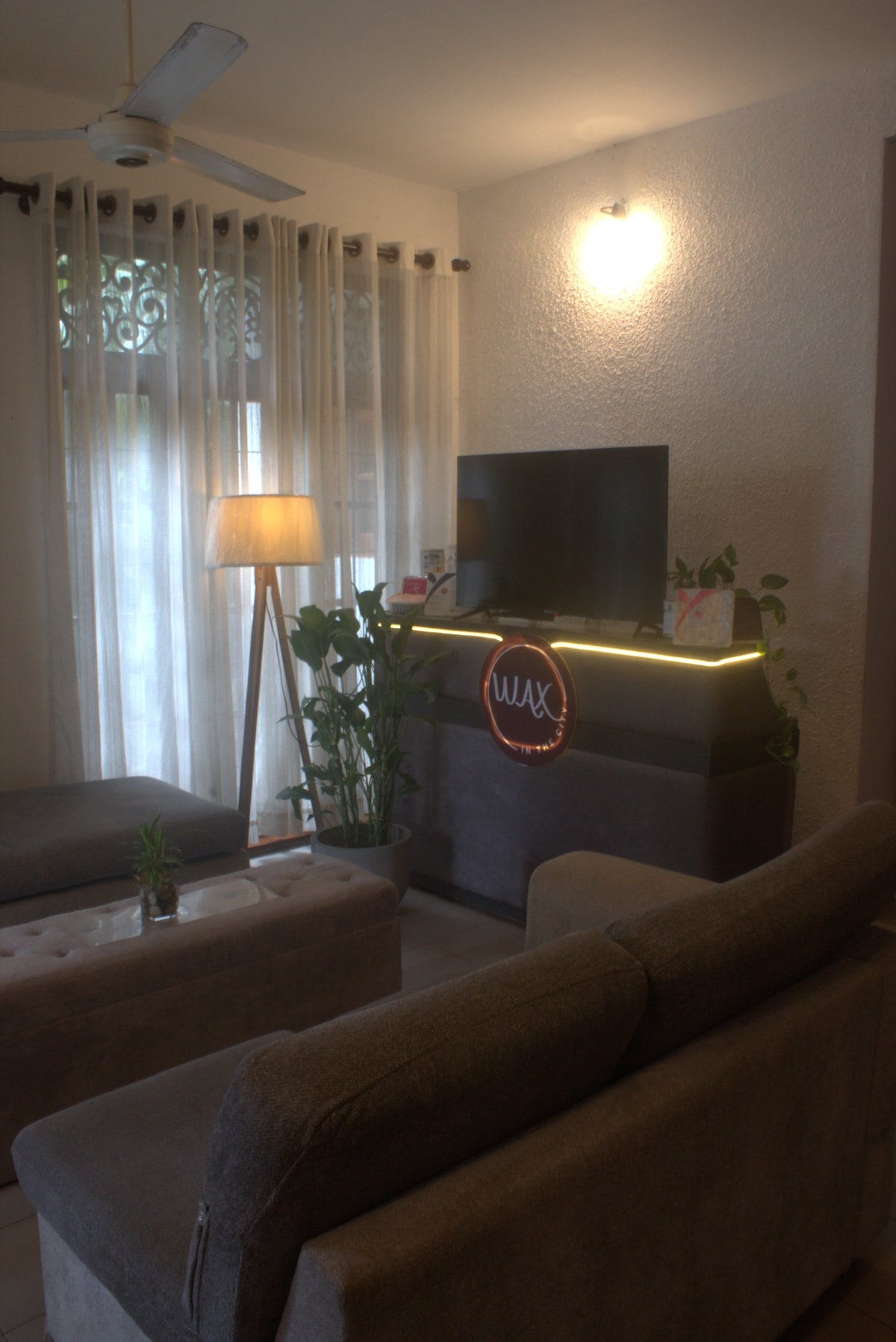 Warm reception lounge where arriving guests are welcomed